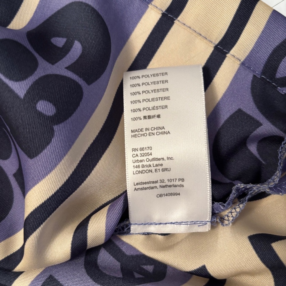 NWT URBAN OUTFITTERS LIAM BLUE PEACE SHORT SLEEVE BUTTON-DOWN SHIRT SIZE M.
Less - Picture 9 of 10